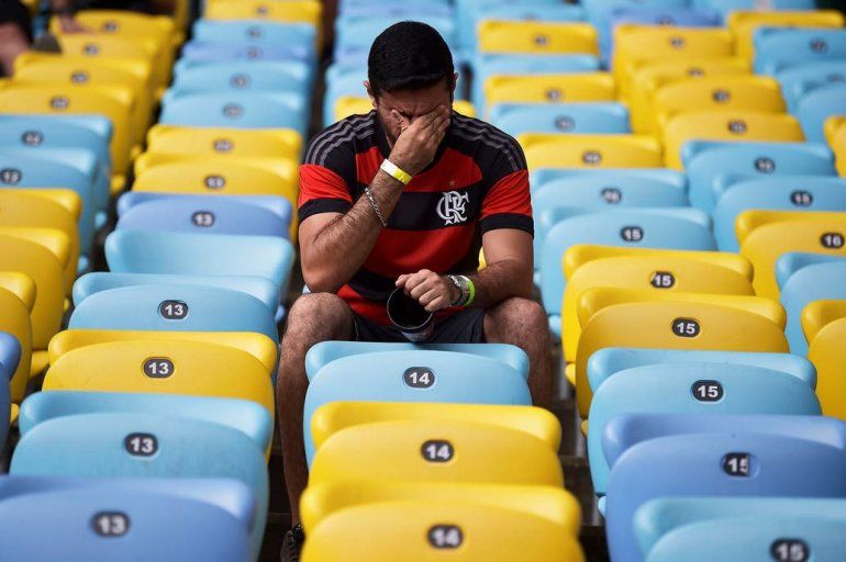 El sufrimiento de un hincha de Flamengo despu&eacute;s del gol de Borr&eacute; Fuente AFP - Cr&eacute;dito CARL DE SOUZA