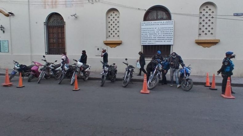 Lograron detectar a un delincuente a bordo de una moto.