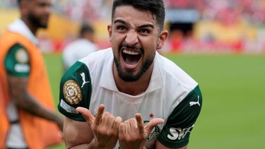 ¿Quién es y dónde juega José Manuel López, el delantero que citó Lionel Scaloni?