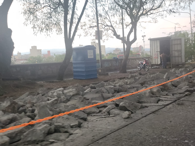 Obras sobre avenida Hipólito Yrigoyen.