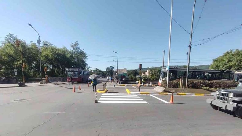 Restringen el estacionamiento en avenida 19 de abril