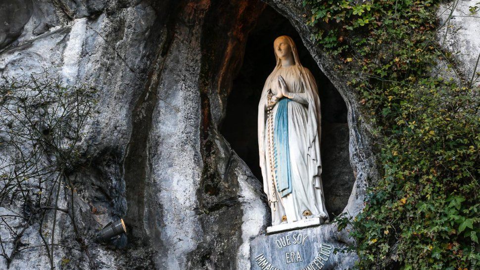 Atribuyen un milagro a la Virgen de Lourdes: una monja volvió a caminar después de 30 años