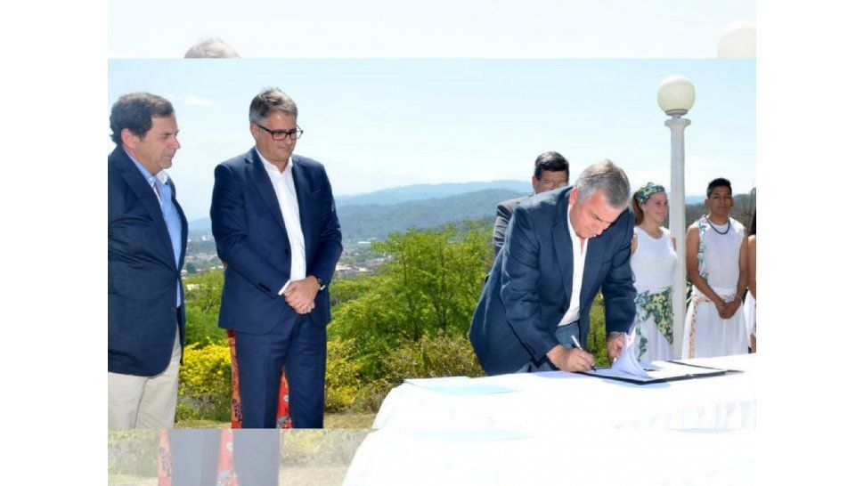 Firma de convenio Morales