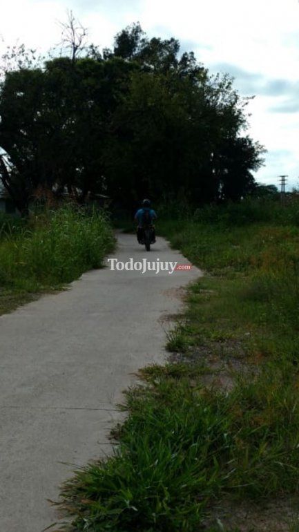 motos en la ciclovía.jpg