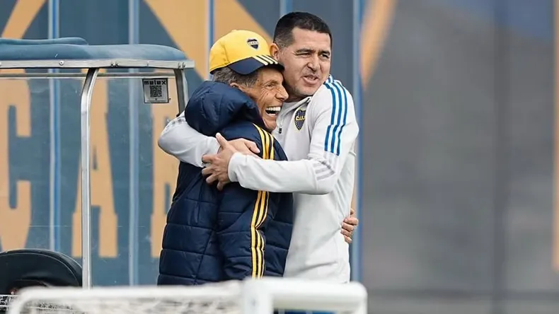 Miguel Ángel Russo, DT de Boca Juniors junto a Juan Román Riquelme.