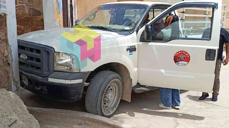 Camioneta chocó contra un árbol y un paredón en La Quiaca (Foto Noti Quiaca) Camioneta chocó contra un árbol y un paredón en La Quiaca (Foto Noti Quiaca)