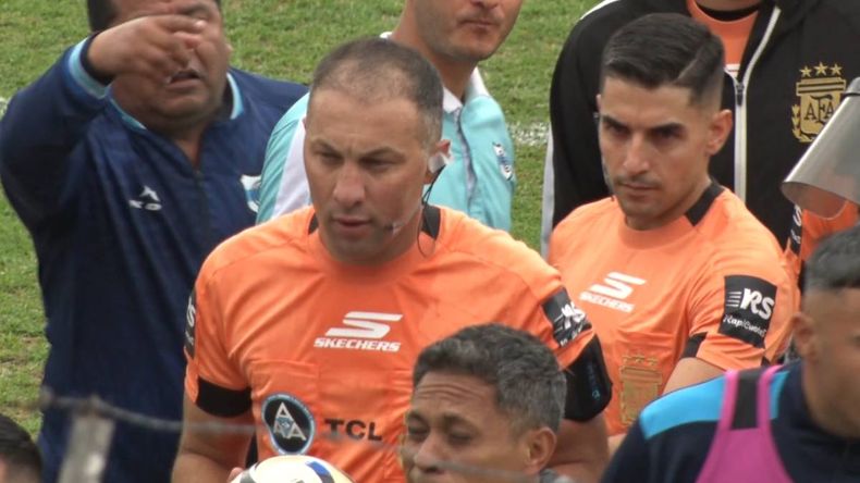 Lucas Comesaña - Árbitro de Gimnasia de Jujuy vs Deportivo Madryn
