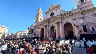 Señor y Virgen del Milagro: llegaron peregrinos de todo el país a Salta&nbsp;