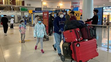 Los turistas que quieran ir a Estados Unidos no tendrán la obligación de presentar un test negativo de Covid hecho 24 horas antes a partir del domingo a la medianoche.