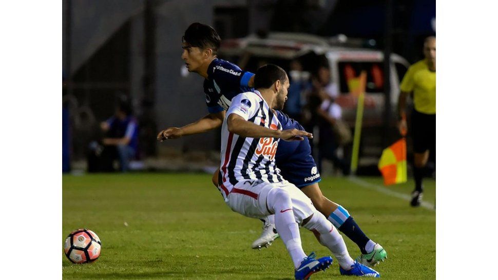 Racing juega ante Libertad el partido más importante del semestre