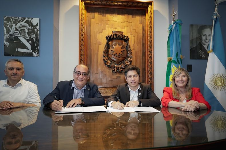 Reunión en Palpalá entre Axel Kicillof, Rubén Eduardo Rivarola y otras autoridades.