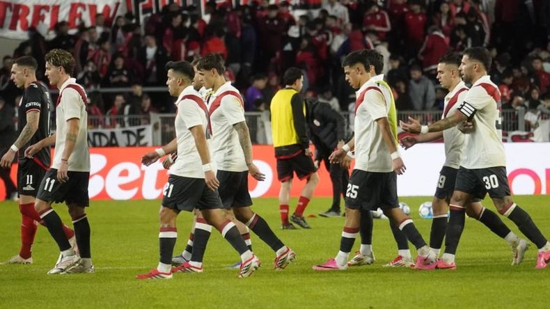 River Plate perdió ante Barracas Central y arrancó el Clausura con silbidos