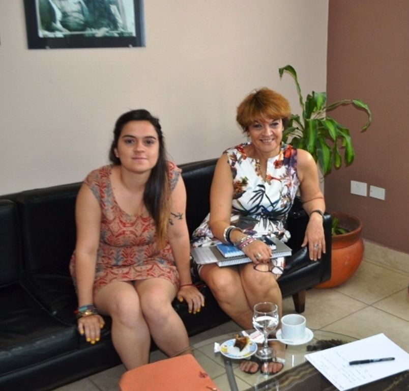 Graciela Fernández (derecha)