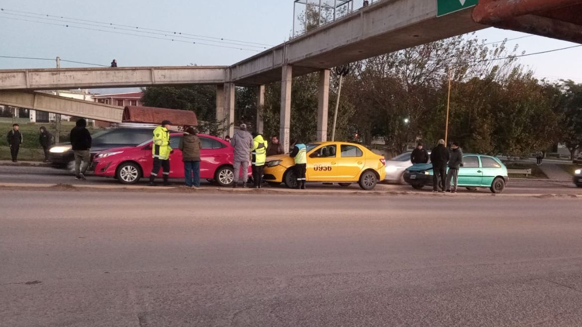 Choque en cadena en barrio Sargento Cabral: varios autos involucrados