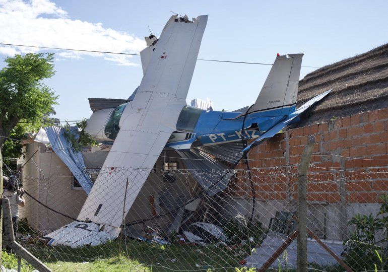 06-12-2019_buenos_aires_una_avioneta_que.jpg