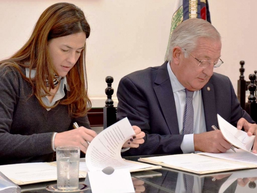 Firma de adhesión