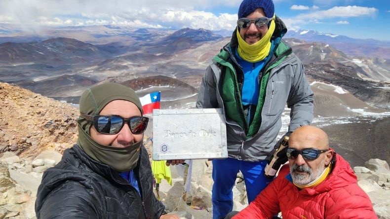 Tres jujeños hicieron cumbre en el volcán más alto del mundo
