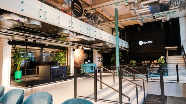 Según lo anunciado, Spotify afirmó que recortará su planta laboral esta misma semana, despidiendo así a 600 empleados.&nbsp;