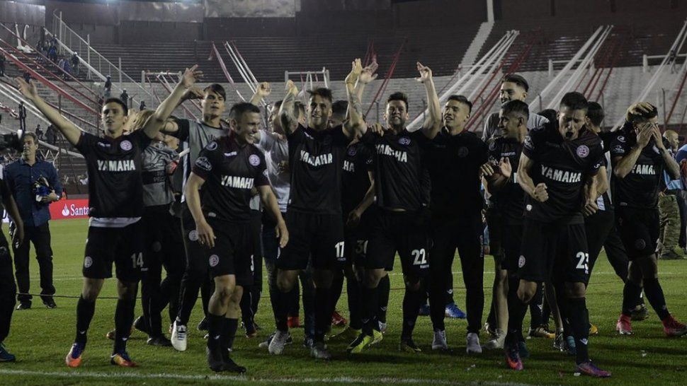 en su hora mas gloriosa: lanus juega la primera final de la libertadores