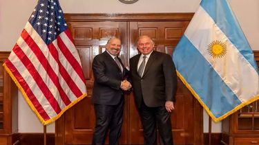 El Gobierno inició una negociación con EEUU para aplacar la suba de los aranceles de Trump.