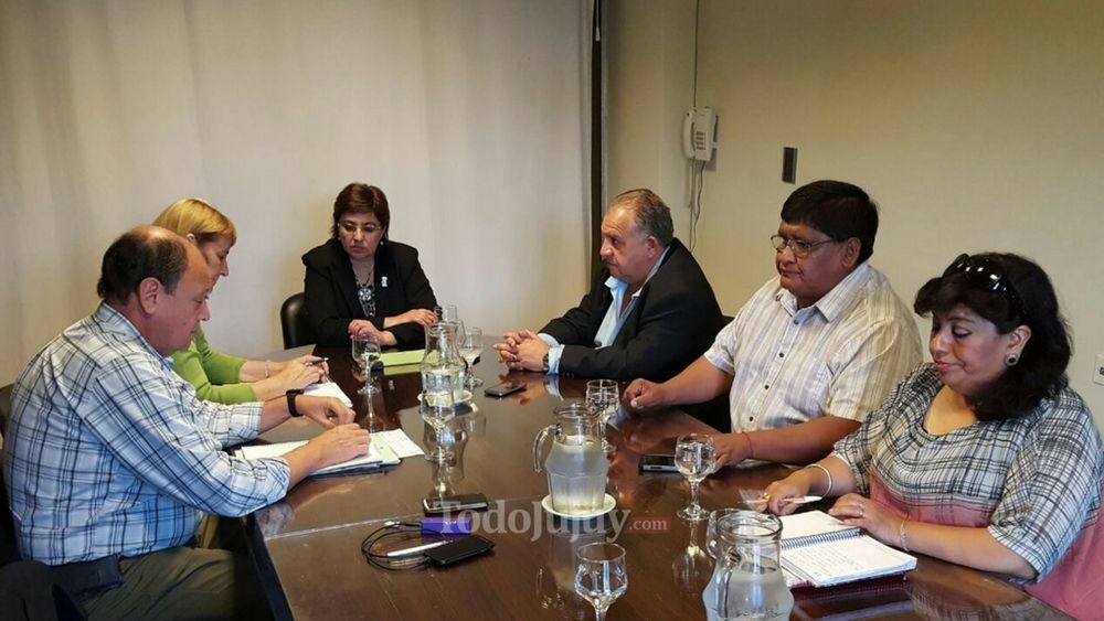 El Gobierno y los gremios docentes se reúnen en Educación