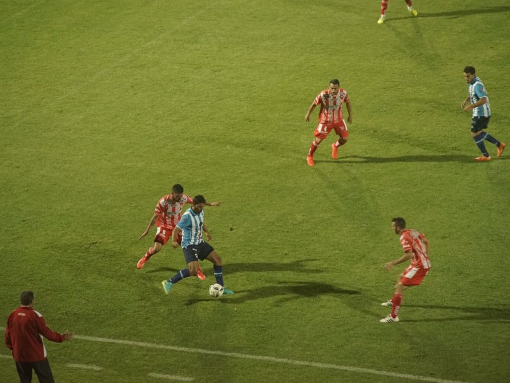 Arraya lejos del arco rival