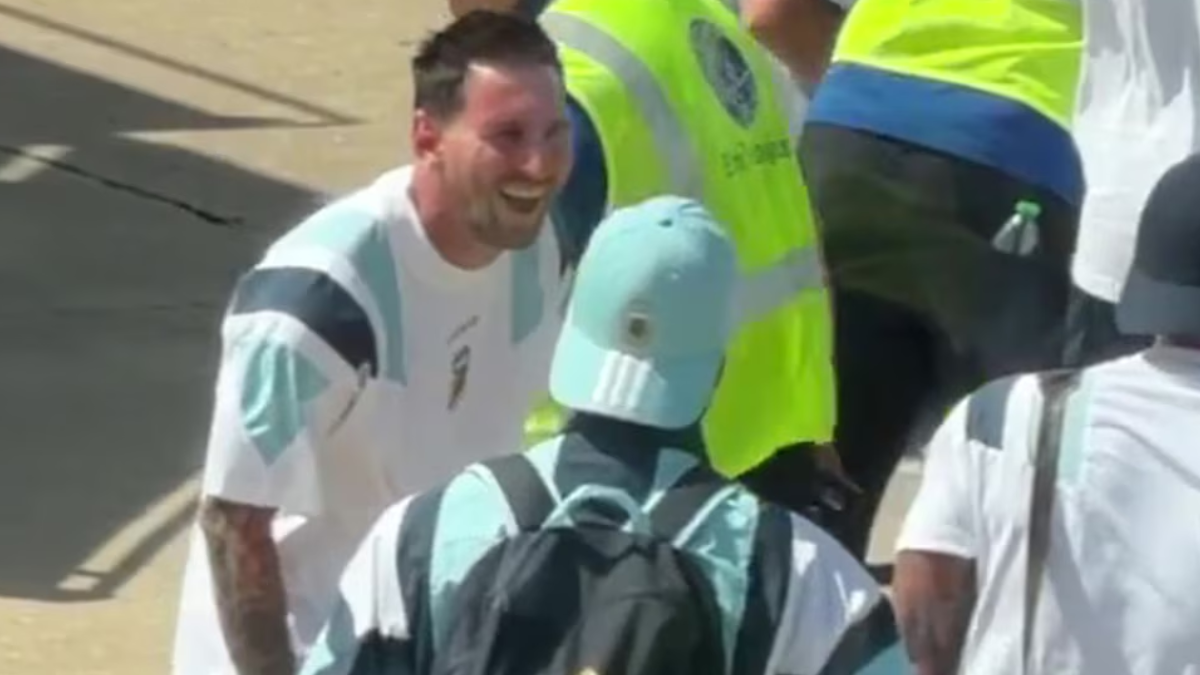 Mundial 2026: Las risas de Lionel Messi por un insólito hallazgo en el equipaje del Cuti Romero