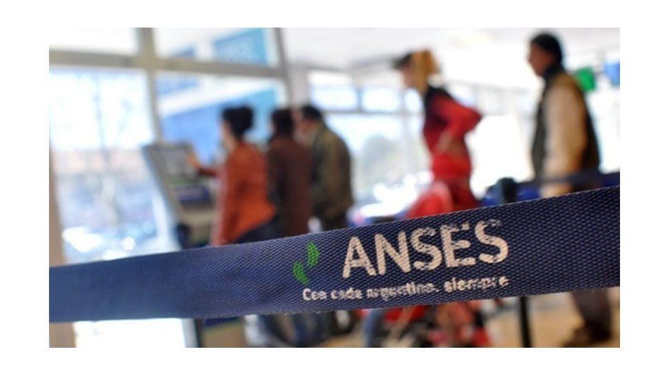 Analizan un tercer pago del IFE