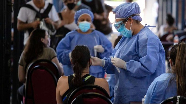 El Ministerio de Salud informó este domingo 7.623 nuevos contagios y 15 muertos por coronavirus en las últimas 24 horas. Según el reporte diario, ya son 5.460.042 los casos confirmados y 117.035 las víctimas fatales en la Argentina.