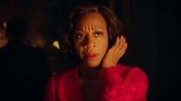 Sheila, protagonista de In Fabric, disponible en Prime Video. &nbsp;