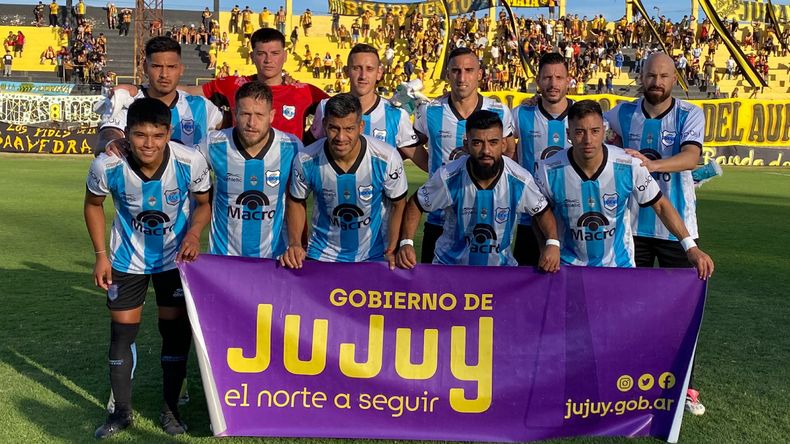 Gimnasia enfrenta a Chacarita en un partido clave