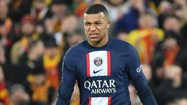 Kylian Mbappé fue titular pero al PSG no le alcanzó y cayó 3 a 1 frente al Lens.