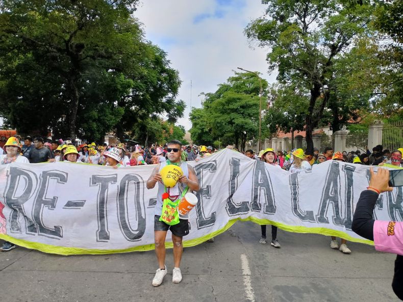 Carnaval de Flores a pleno en barrio El Chingo