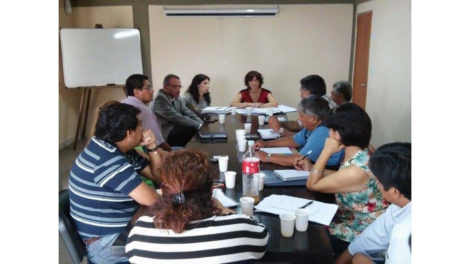 Mesa de diálogo con docentes