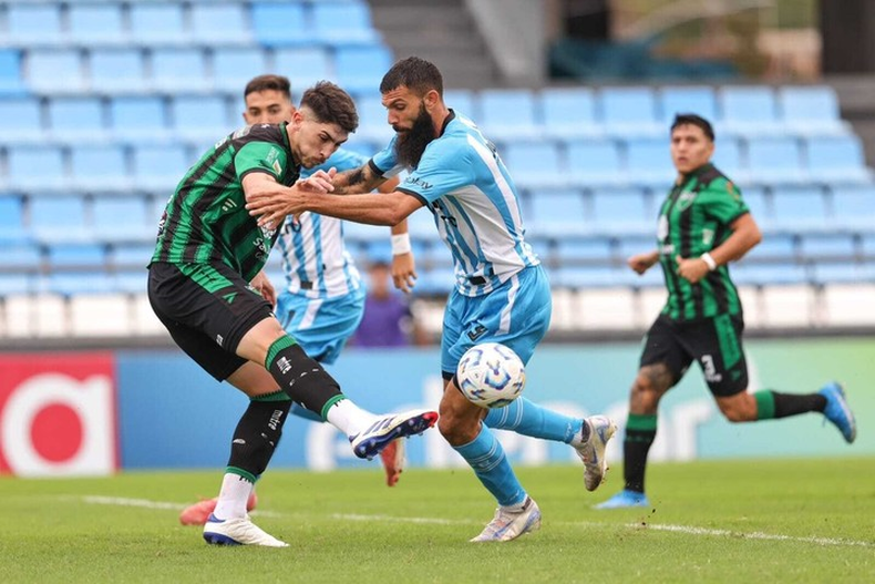 Gimnasia de Jujuy vs San Martín de San Juan - Foto de archivo