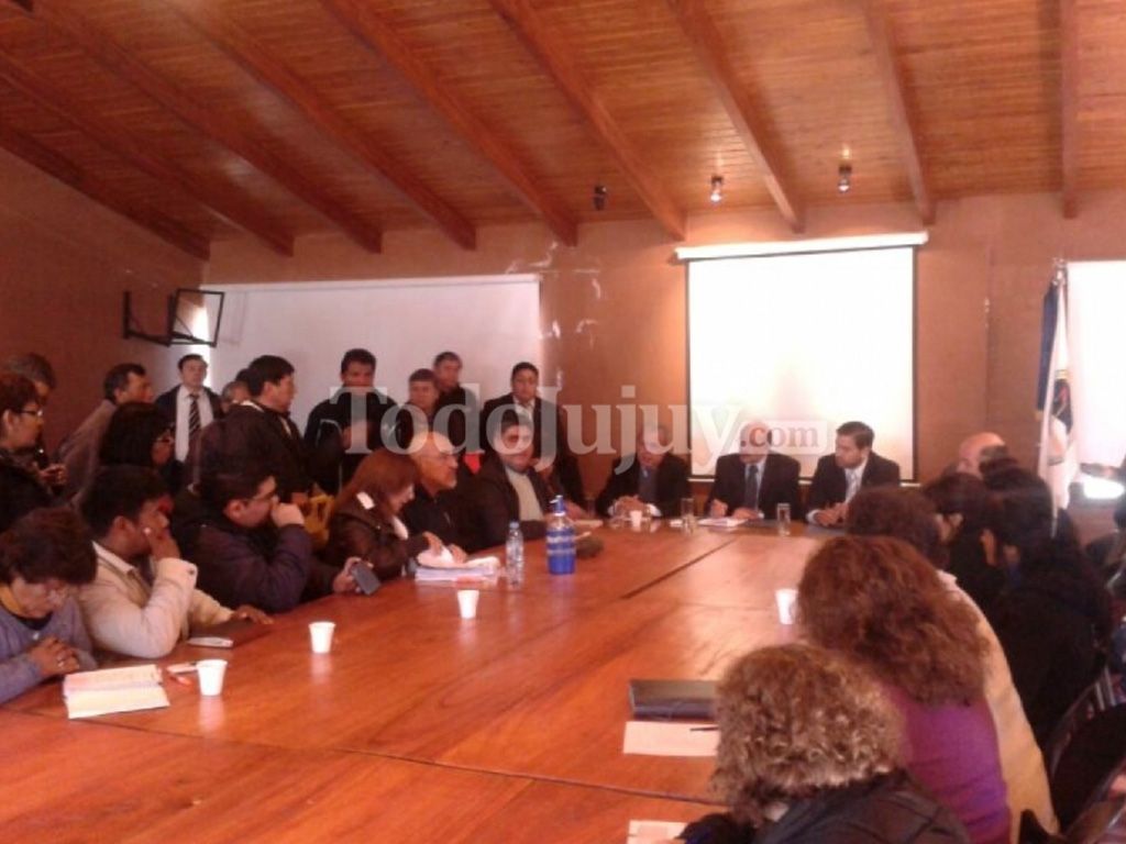 Reunión entre Gobierno y FGE