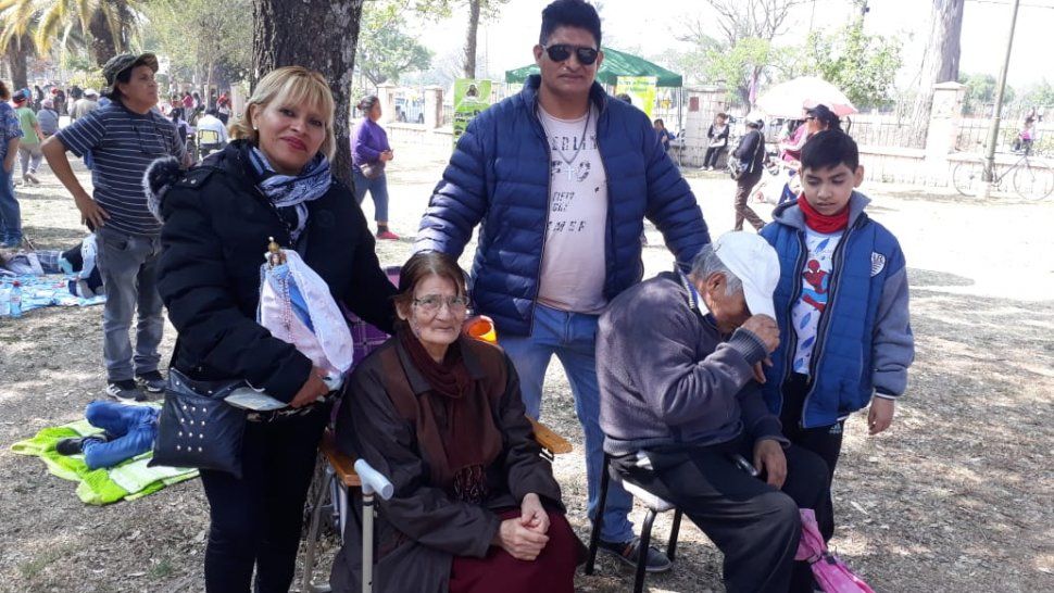 son de san pedro y caminaron durante decadas hasta rio blanco para acompanar a la virgen