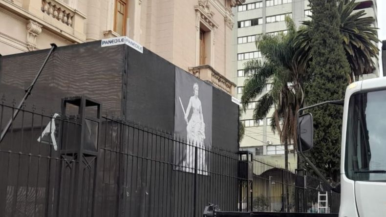 Comienza el traslado de las esculturas de Lola Mora: mañana es el turno de La Justicia