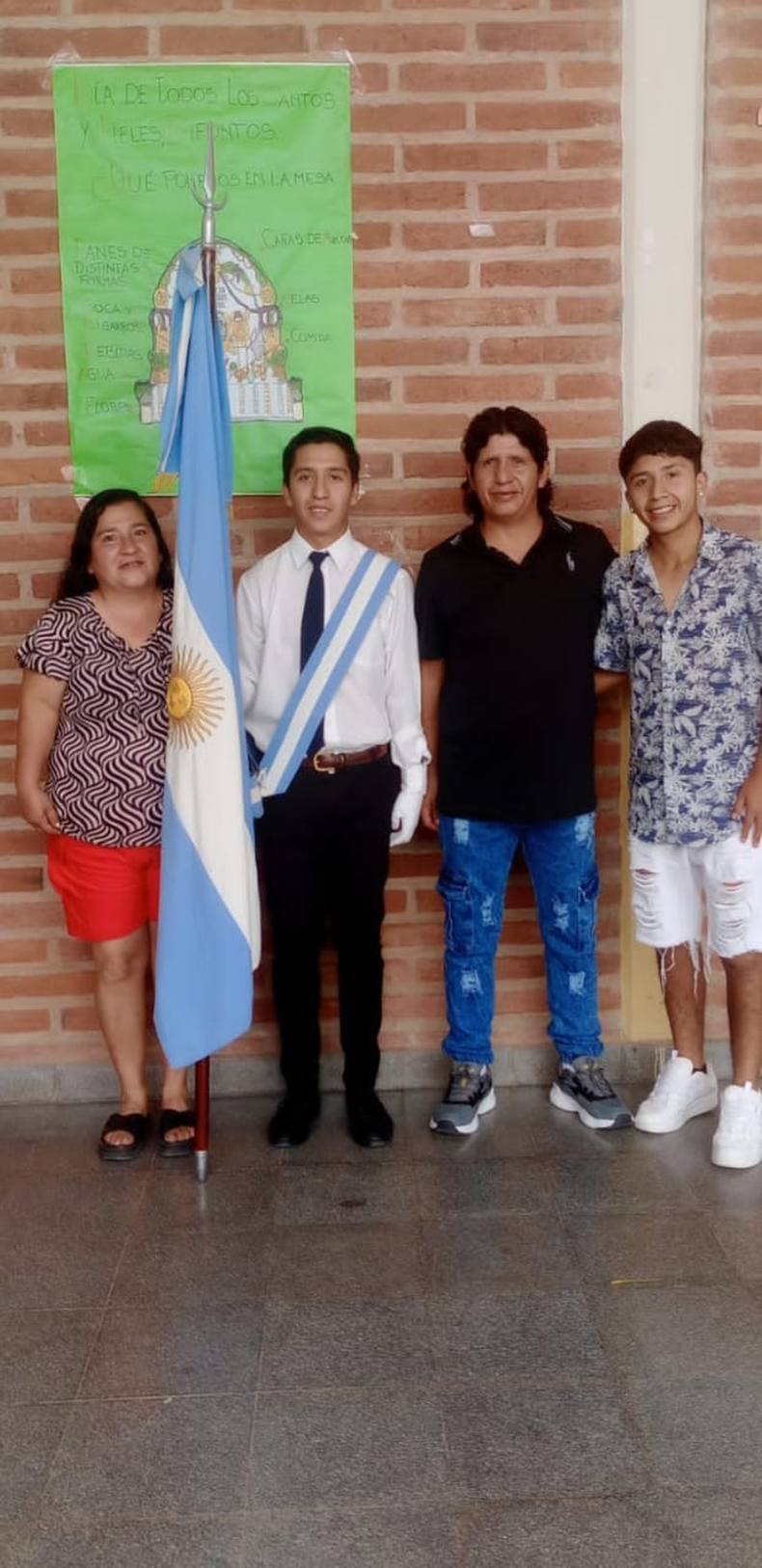 Además de jugar al fútbol, son muy estudiosos.