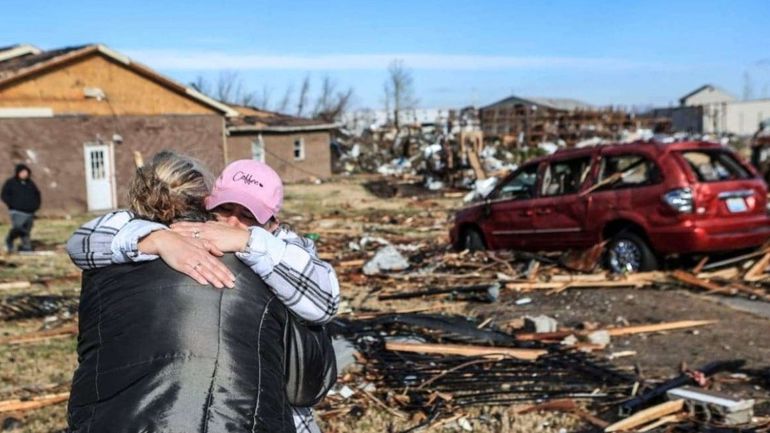 Angustia en los damnificados por la serie de tornados