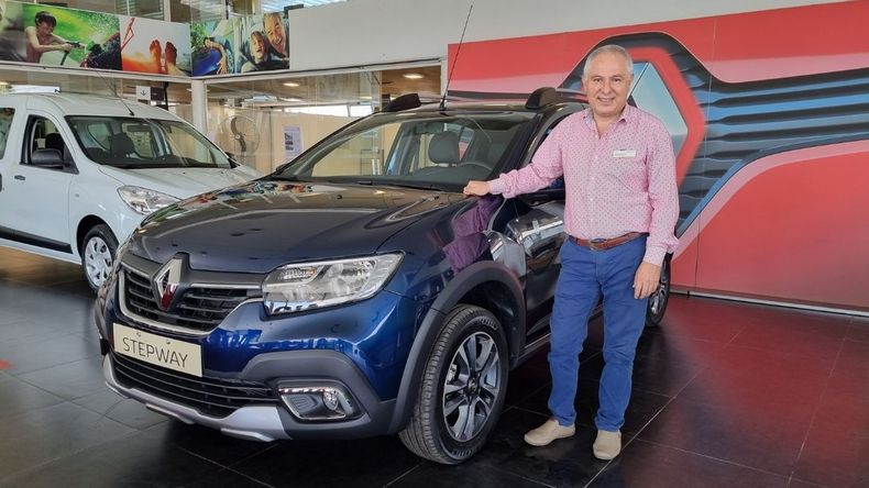 Ariel Sánchez y el nuevo Renault Stepway