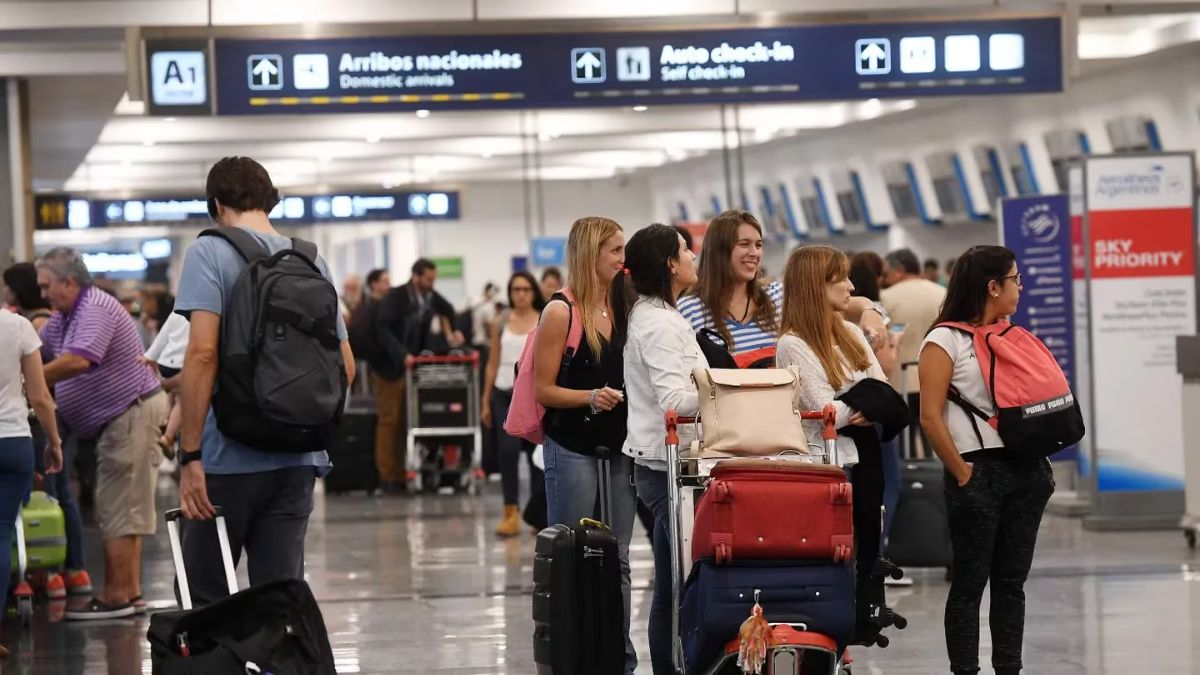 Los precios de los pasajes aéreos subieron 50% en promedio desde que se conocieron las primeras medidas económicas.