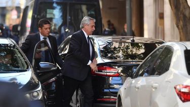 Alberto Fernández visitó a la vicepresidenta Cristina Kirchner luego del magnicidio ocurrido en horas de la noche.