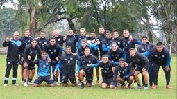 Grupo unido: GImnasia de Jujuy en la previa al vieje a Buenos Aires.