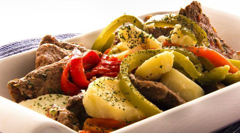 Cocina de domingo: Bife a la criolla Cocina de domingo: Bife a la criolla