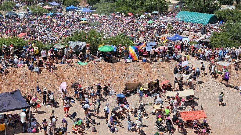 Carnaval 2026: Así se vivió la Bajada de los Diablos de Los Alegres de Uquía