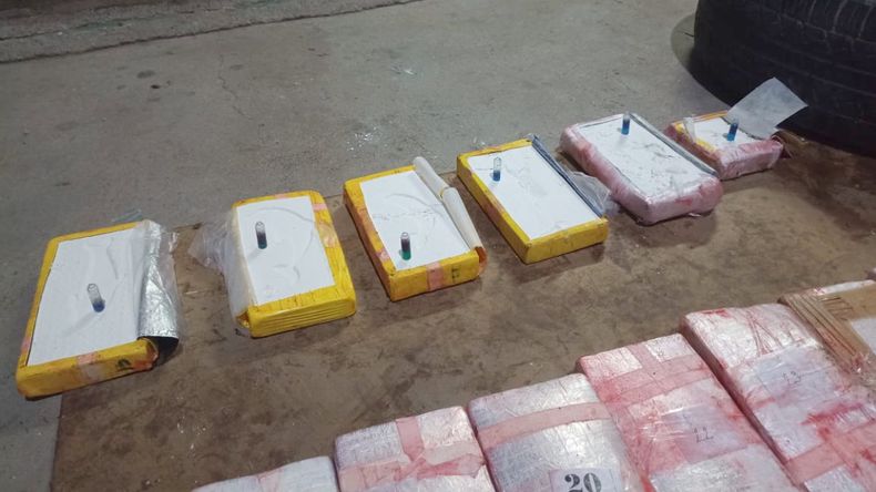 Desarticulan una organización narcocriminal que traficaba cocaína al norte del país 