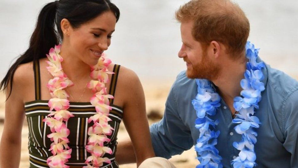 Meghan Markle lució su pancita en las Islas Fiji