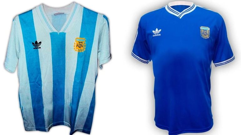 En el Mundial de Italia 1990 la Selección Argentina usó estas dos camisetas