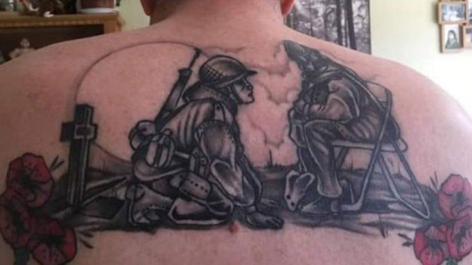 Un inglés se tatuó la imagen de un soldado argentino en Malvinas